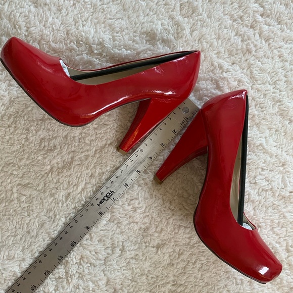 💃BOGO FREE Red Pumps High Heels New in Package - Picture 5 of 8